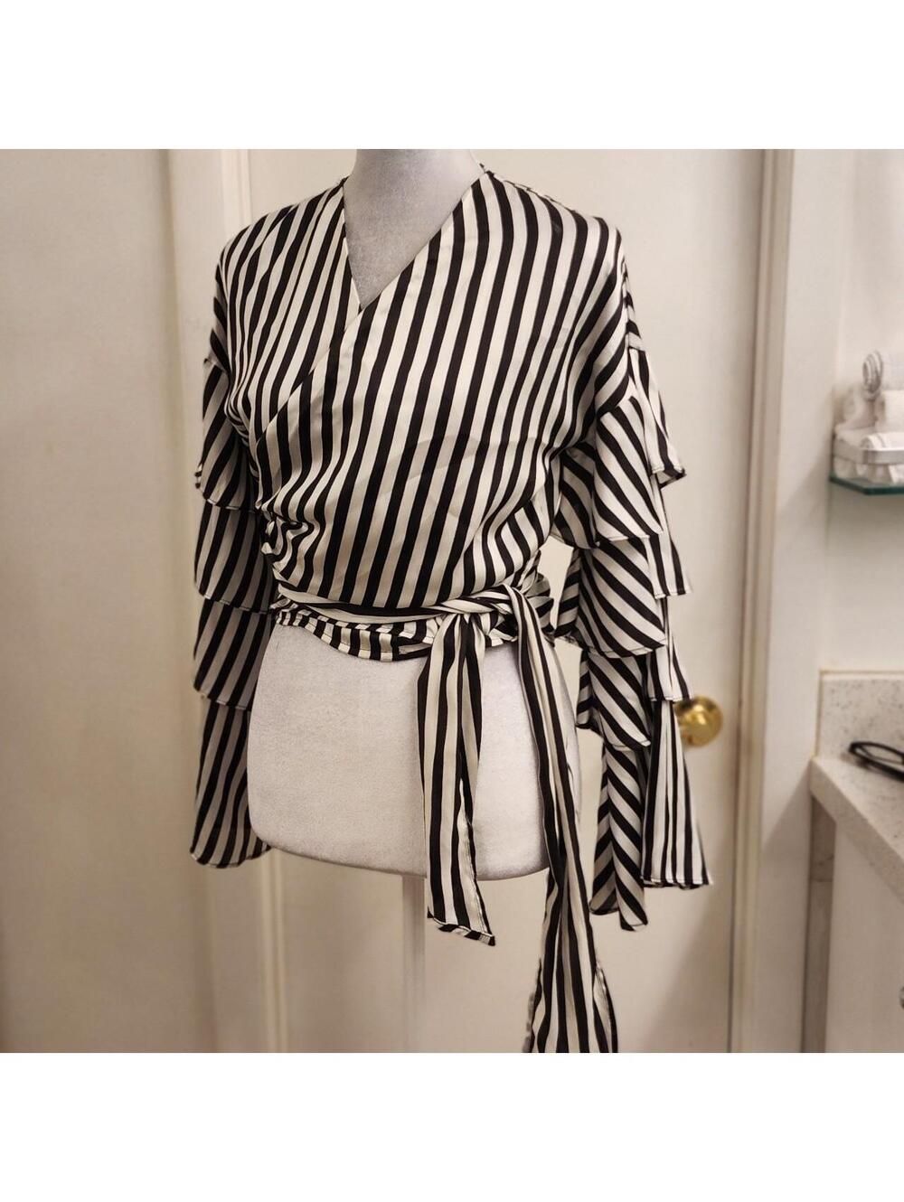 L'Artiste Women's Black and White Blous - Picture 3 of 7